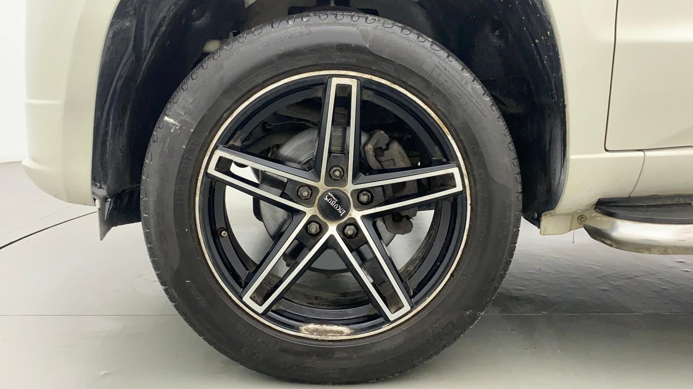 2018 Mahindra TUV300 T4+, Diesel, Manual, 43,078 km, Left Front Wheel