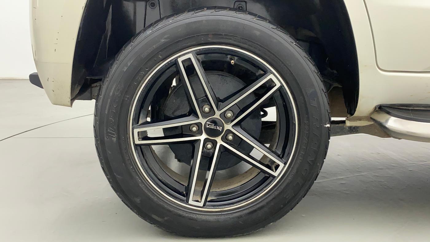 2018 Mahindra TUV300 T4+, Diesel, Manual, 43,078 km, Right Rear Wheel