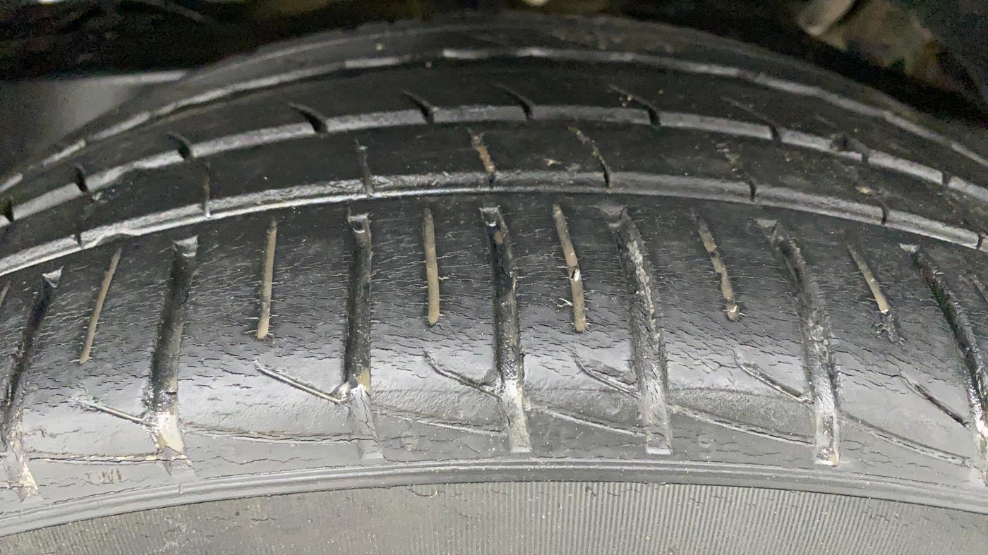 2018 Mahindra TUV300 T4+, Diesel, Manual, 43,078 km, Left Rear Tyre Tread