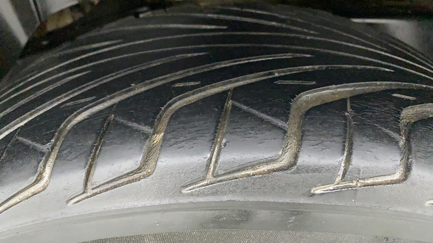 2018 Mahindra TUV300 T4+, Diesel, Manual, 43,078 km, Right Rear Tyre Tread