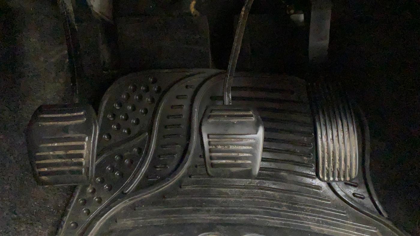 2018 Mahindra TUV300 T4+, Diesel, Manual, 43,078 km, Pedals