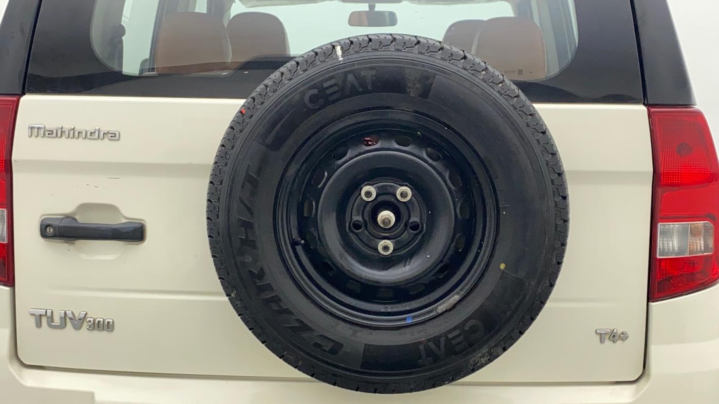 2018 Mahindra TUV300 T4+, Diesel, Manual, 43,078 km, Spare Tyre