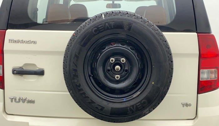 2018 Mahindra TUV300 T4+, Diesel, Manual, 43,078 km, Spare Tyre