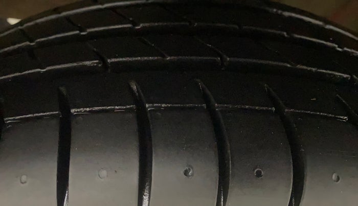 2019 Maruti Swift ZXI PLUS AMT, Petrol, Automatic, 33,840 km, Left Front Tyre Tread