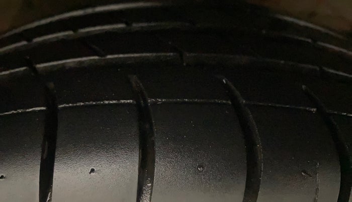 2019 Maruti Swift ZXI PLUS AMT, Petrol, Automatic, 33,840 km, Right Front Tyre Tread