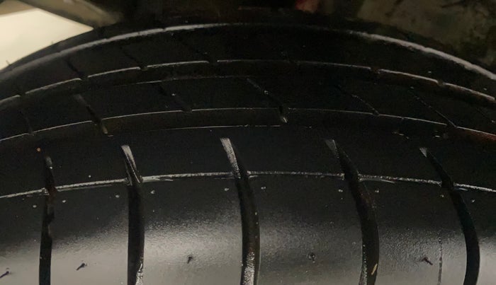 2019 Maruti Swift ZXI PLUS AMT, Petrol, Automatic, 33,840 km, Right Rear Tyre Tread