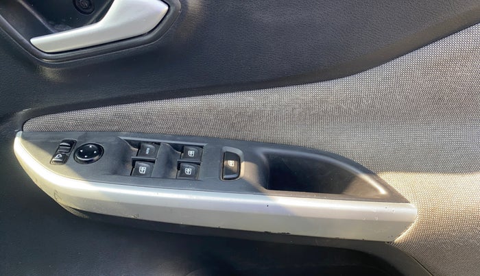 2021 Nissan MAGNITE XV MT, Petrol, Manual, 40,552 km, Driver Side Door Panels Control