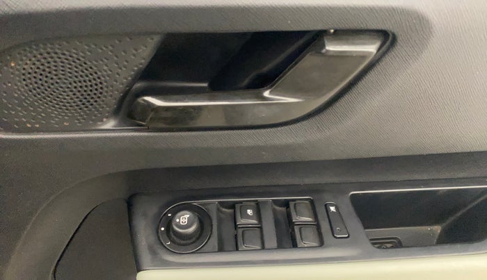 2022 Tata PUNCH ADVENTURE MT, Petrol, Manual, 34,636 km, Driver Side Door Panels Control