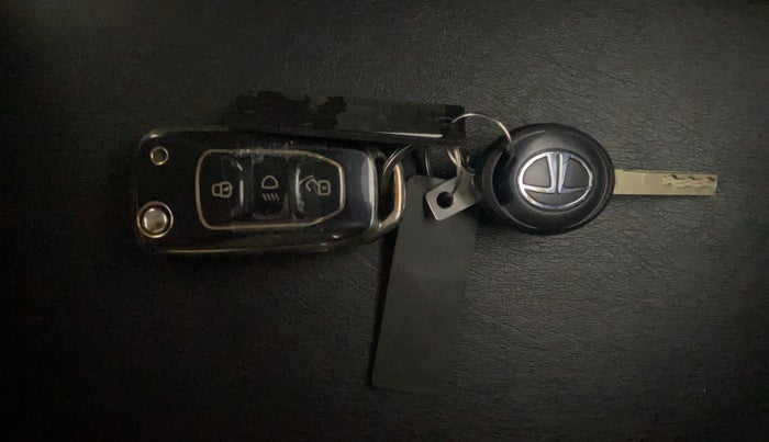 2022 Tata PUNCH ADVENTURE MT, Petrol, Manual, 34,636 km, Key Close Up