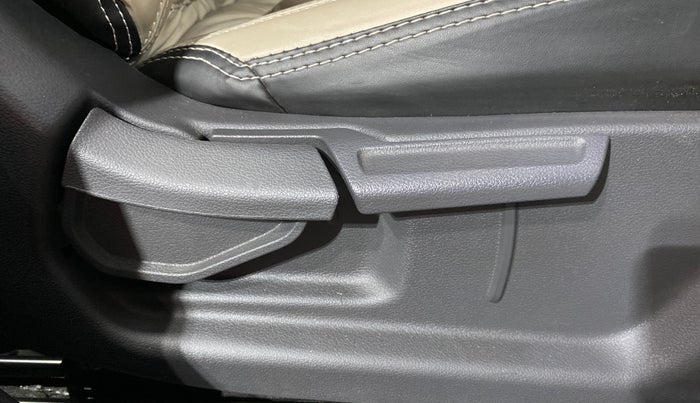 2023 Hyundai GRAND I10 NIOS MAGNA 1.2 KAPPA VTVT, Petrol, Manual, 12,137 km, Driver Side Adjustment Panel