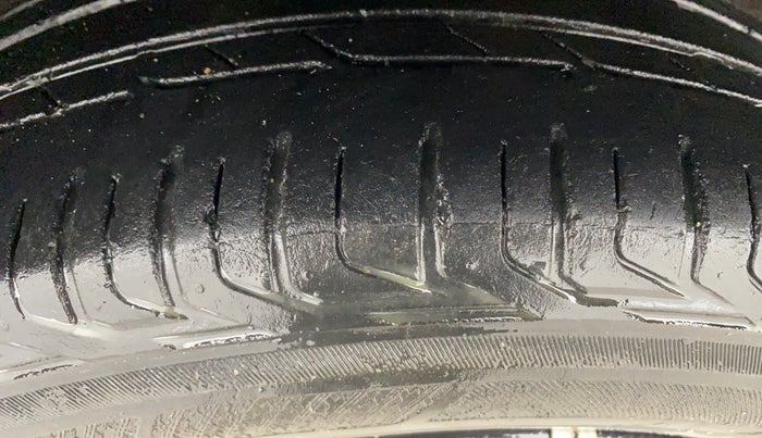 2020 Tata NEXON XM SUNROOF PETROL, Petrol, Manual, 38,775 km, Right Rear Tyre Tread