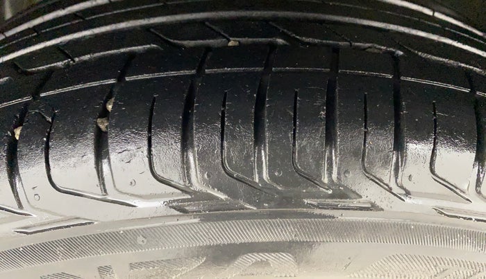 2020 Tata NEXON XM SUNROOF PETROL, Petrol, Manual, 38,775 km, Right Front Tyre Tread