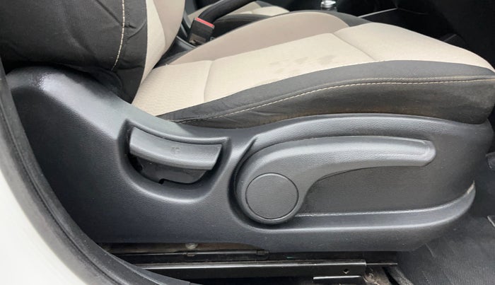 2015 Hyundai Elite i20 SPORTZ 1.2, Petrol, Manual, 83,901 km, Driver Side Adjustment Panel