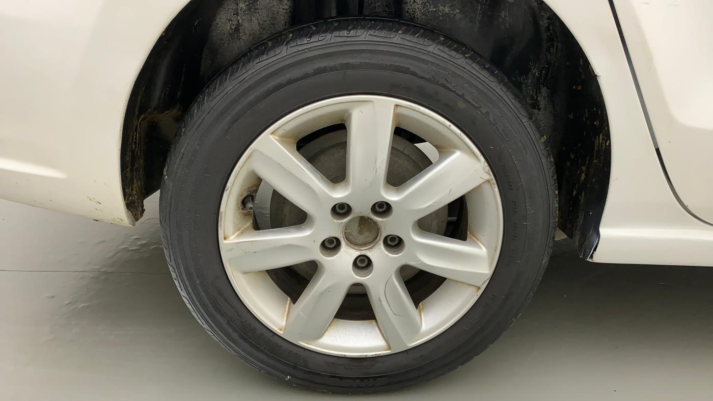 2011 Volkswagen Vento COMFORTLINE 1.6, Petrol, Manual, 63,903 km, Right Rear Wheel