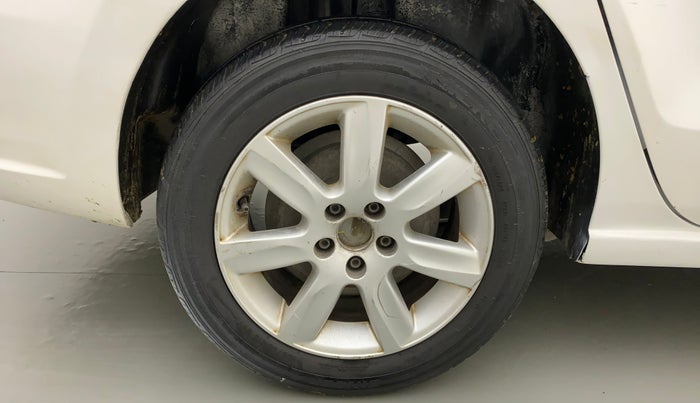 2011 Volkswagen Vento COMFORTLINE 1.6, Petrol, Manual, 63,903 km, Right Rear Wheel