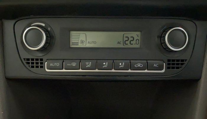 2011 Volkswagen Vento COMFORTLINE 1.6, Petrol, Manual, 63,903 km, Automatic Climate Control