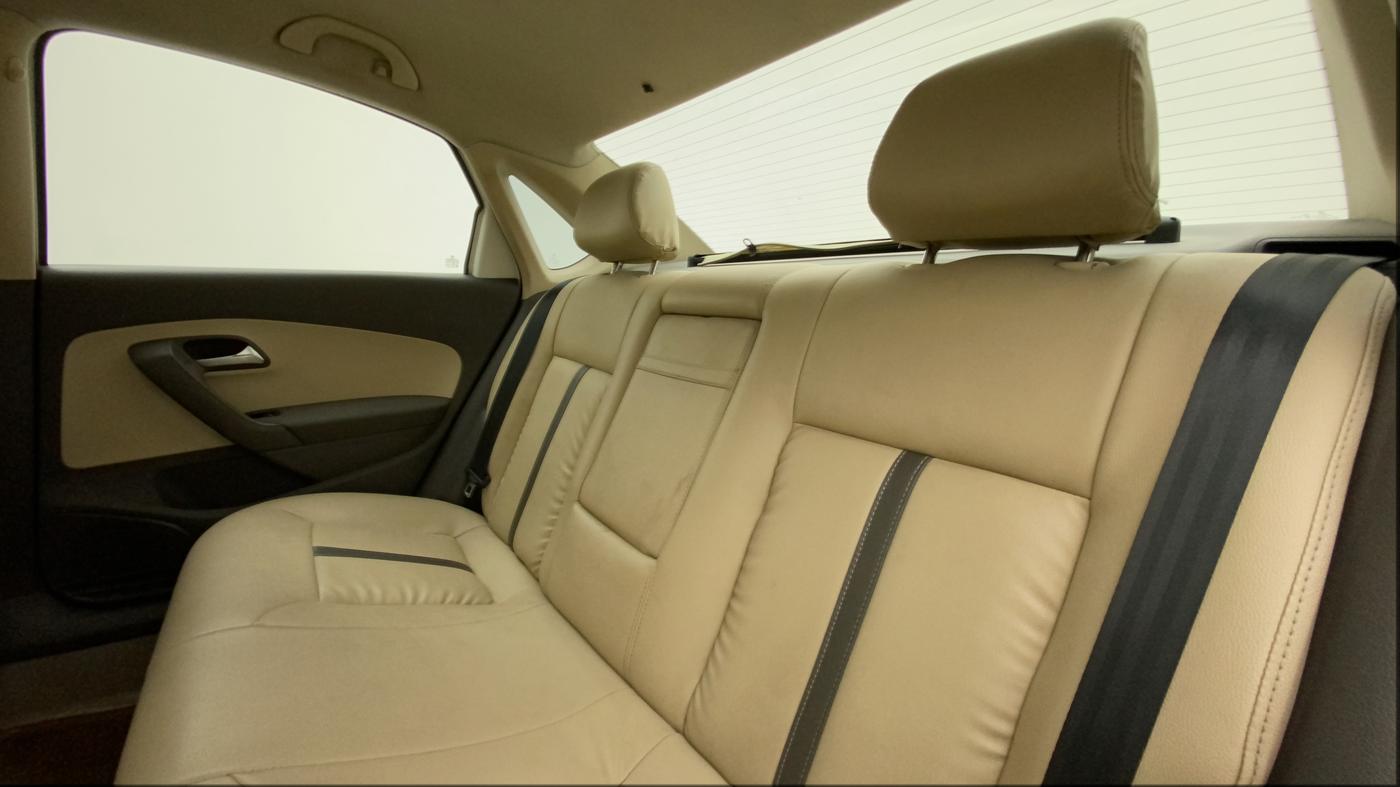 2011 Volkswagen Vento COMFORTLINE 1.6, Petrol, Manual, 63,903 km, Right Side Rear Door Cabin