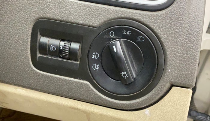 2011 Volkswagen Vento COMFORTLINE 1.6, Petrol, Manual, 63,903 km, Dashboard - Headlight height adjustment not working