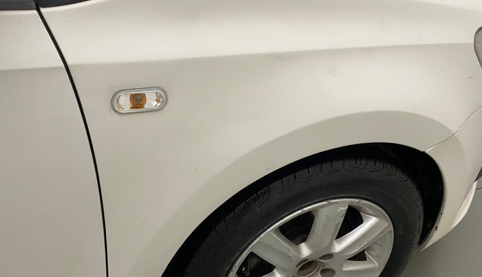 2011 Volkswagen Vento COMFORTLINE 1.6, Petrol, Manual, 63,903 km, Right fender - Minor scratches