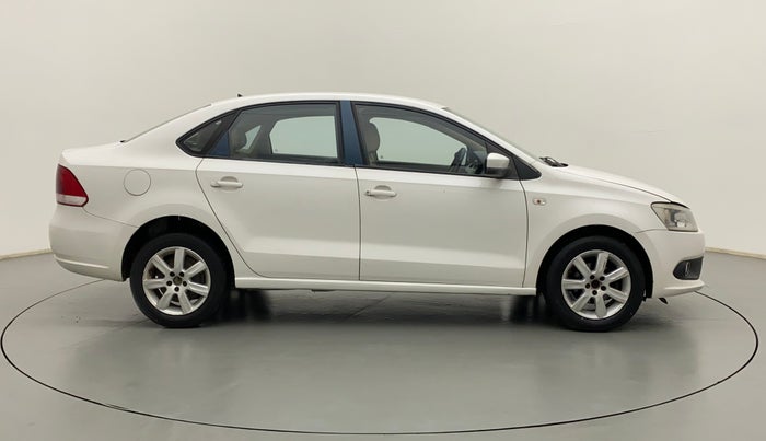 2011 Volkswagen Vento COMFORTLINE 1.6, Petrol, Manual, 63,903 km, Right Side View