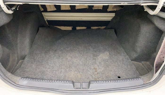 2011 Volkswagen Vento COMFORTLINE 1.6, Petrol, Manual, 63,903 km, Boot Inside