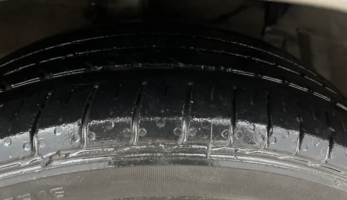 2021 Maruti Ciaz ALPHA 1.5 SHVS PETROL, Petrol, Manual, 45,923 km, Right Front Tyre Tread