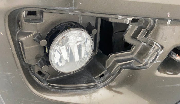 2016 Renault Kwid RXT 1.0, Petrol, Manual, 65,200 km, Right fog light - Fog Light cover missing