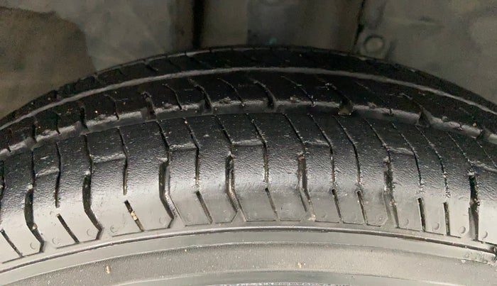 2016 Renault Kwid RXT 1.0, Petrol, Manual, 65,200 km, Right Front Tyre Tread