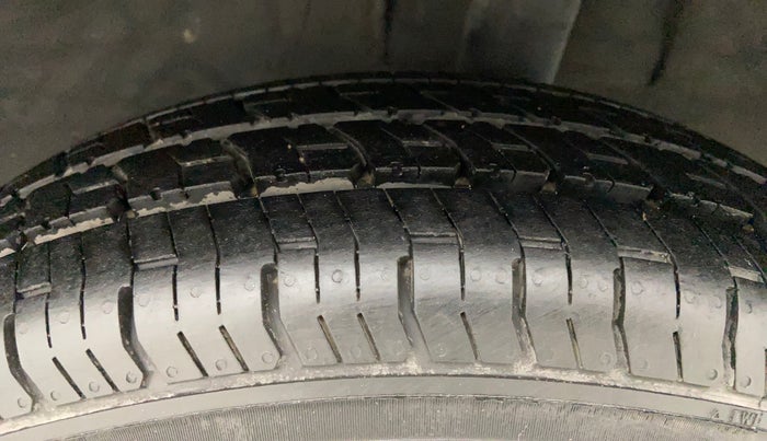 2016 Renault Kwid RXT 1.0, Petrol, Manual, 65,200 km, Left Rear Tyre Tread
