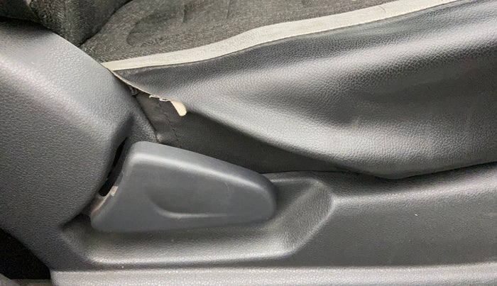 2016 Renault Kwid RXT 1.0, Petrol, Manual, 65,200 km, Driver Side Adjustment Panel