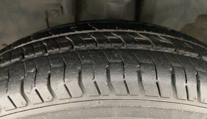 2016 Renault Kwid RXT 1.0, Petrol, Manual, 65,200 km, Left Front Tyre Tread