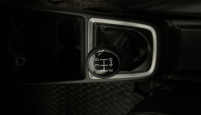 2019 Maruti Swift VXI, Petrol, Manual, 81,331 km, Gear Lever