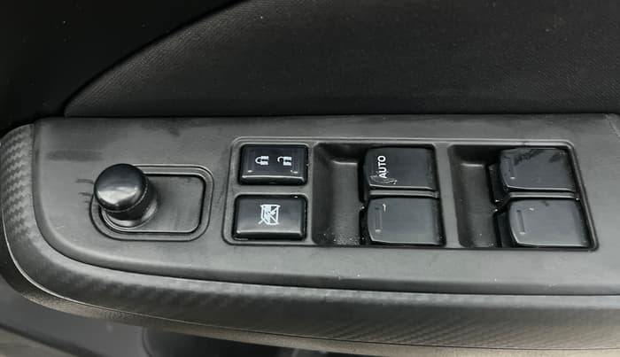 2019 Maruti Swift VXI, Petrol, Manual, 81,331 km, Driver Side Door Panels Control