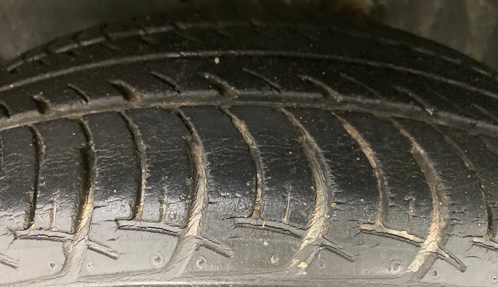 2014 Maruti Celerio VXI AGS, Petrol, Automatic, 51,025 km, Left Front Tyre Tread