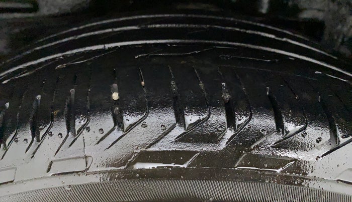 2012 Toyota Corolla Altis J, Petrol, Manual, 1,00,002 km, Left Front Tyre Tread