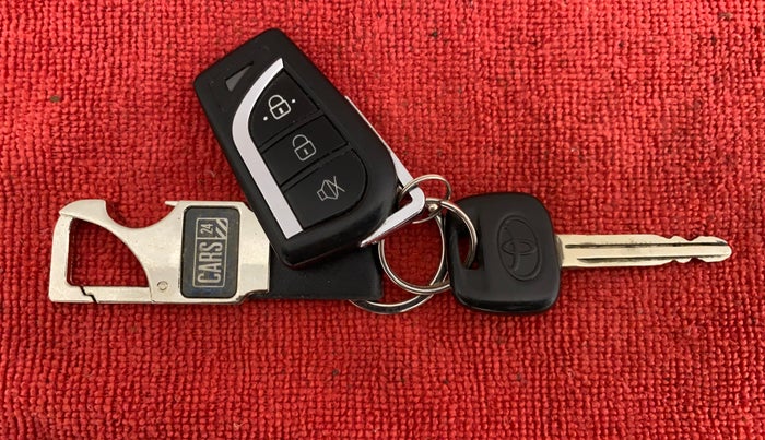 2012 Toyota Corolla Altis J, Petrol, Manual, 1,00,002 km, Key Close Up