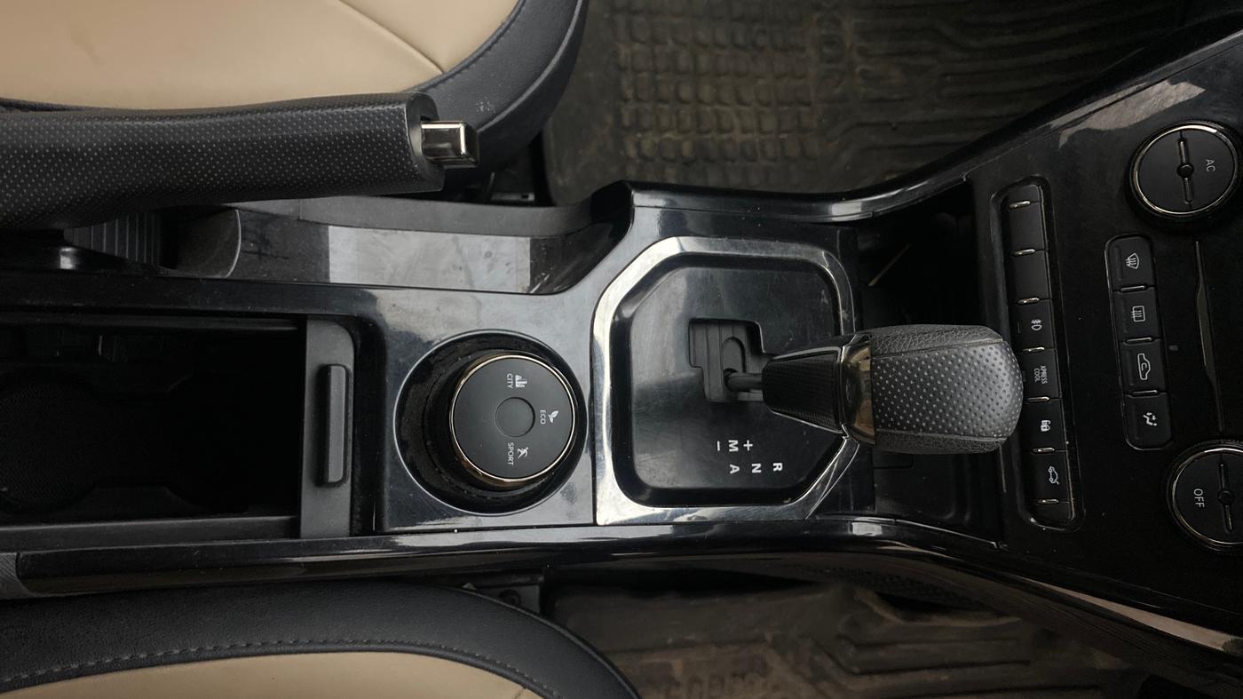 2022 Tata NEXON XZA PLUS KAZIRANGA PETROL, Petrol, Automatic, 98,852 km, Gear Lever