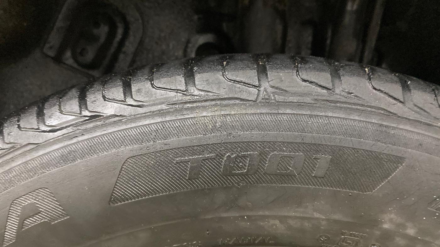 2022 Tata NEXON XZA PLUS KAZIRANGA PETROL, Petrol, Automatic, 98,852 km, Left Rear Tyre Tread