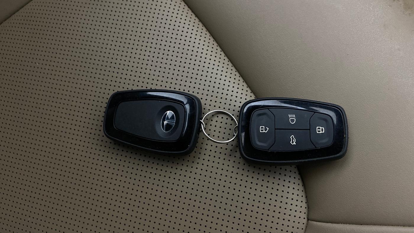 2022 Tata NEXON XZA PLUS KAZIRANGA PETROL, Petrol, Automatic, 98,852 km, Key Close Up