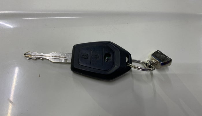 2018 Mahindra TUV300 T6 PLUS, Diesel, Manual, 57,016 km, Key Close Up