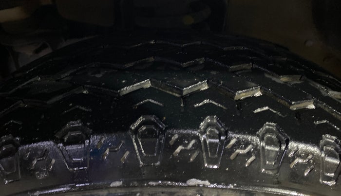 2018 Mahindra TUV300 T6 PLUS, Diesel, Manual, 57,016 km, Left Front Tyre Tread