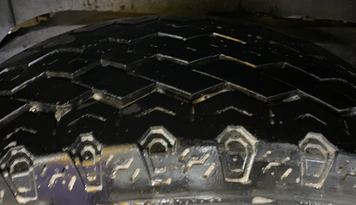 2018 Mahindra TUV300 T6 PLUS, Diesel, Manual, 57,016 km, Right Rear Tyre Tread