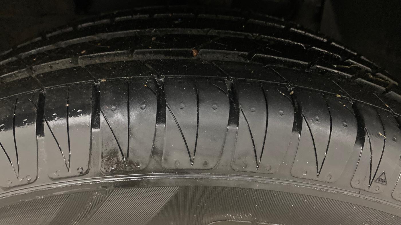 2022 Tata NEXON XZ PLUS PETROL, Petrol, Manual, 1,37,249 km, Left Front Tyre Tread