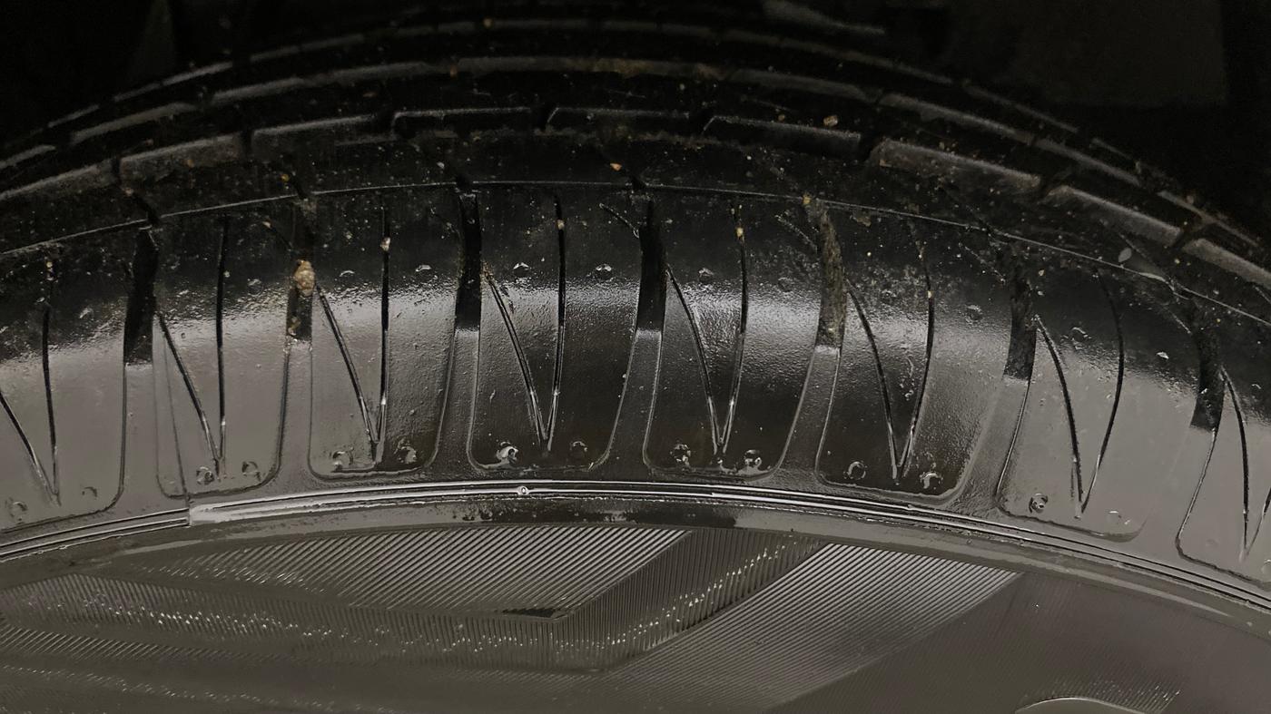 2022 Tata NEXON XZ PLUS PETROL, Petrol, Manual, 1,37,249 km, Right Front Tyre Tread