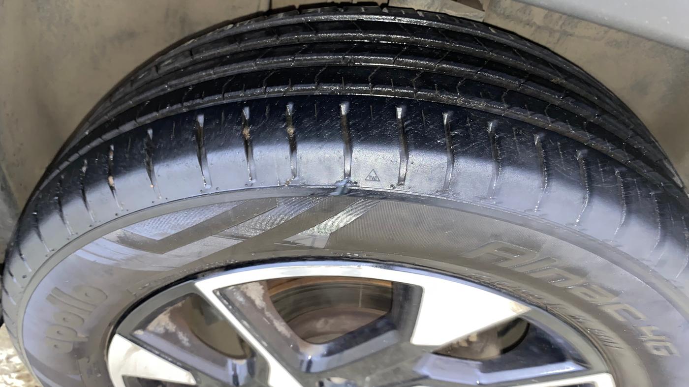 2021 Tata PUNCH ACCOMPLISHED AMT, Petrol, Automatic, 27,461 km, Right Front Tyre Tread