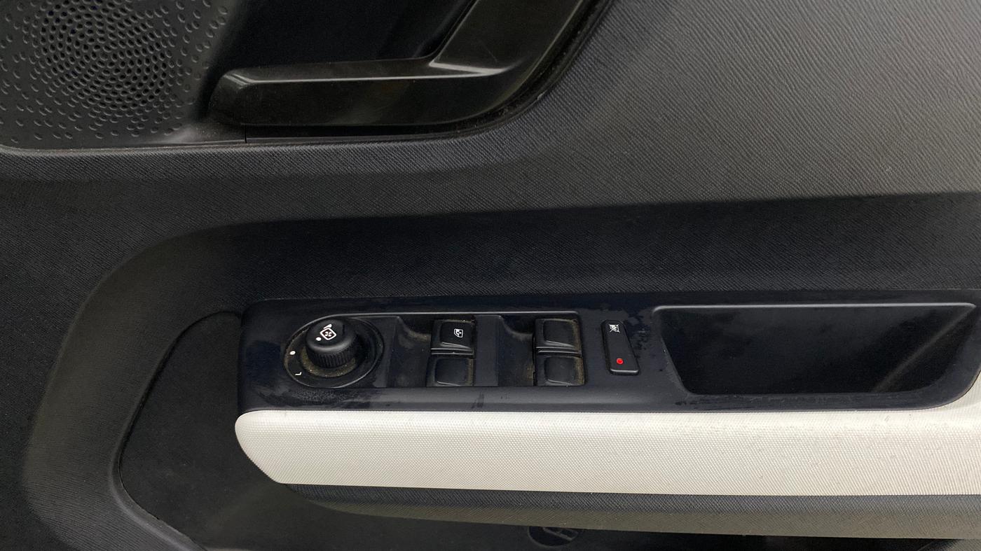 2021 Tata PUNCH ACCOMPLISHED AMT, Petrol, Automatic, 27,461 km, Driver Side Door Panels Control