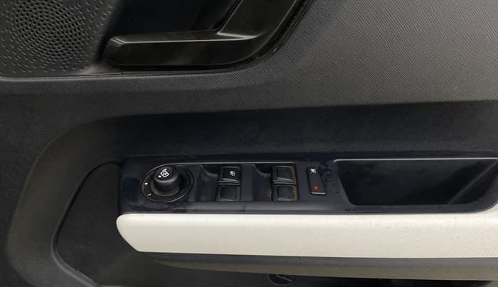 2021 Tata PUNCH ACCOMPLISHED AMT, Petrol, Automatic, 27,461 km, Driver Side Door Panels Control