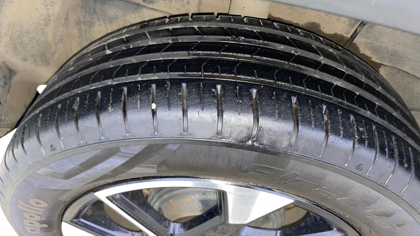 2021 Tata PUNCH ACCOMPLISHED AMT, Petrol, Automatic, 27,461 km, Right Rear Tyre Tread