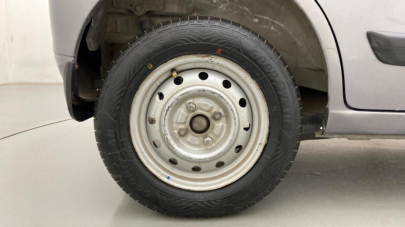 2013 Maruti Wagon R 1.0 LXI CNG, CNG, Manual, 1,10,032 km, Right Rear Wheel