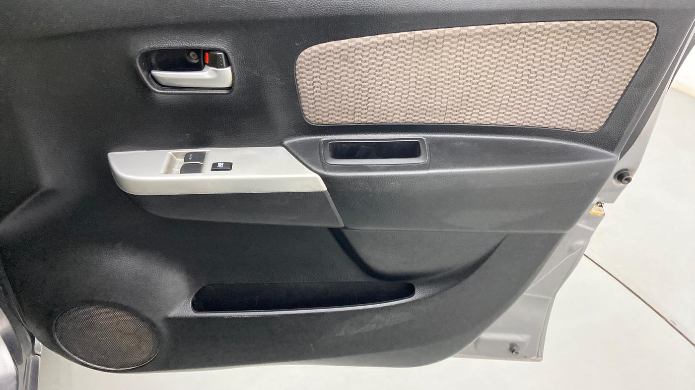 2013 Maruti Wagon R 1.0 LXI CNG, CNG, Manual, 1,10,032 km, Driver Side Door Panels Control